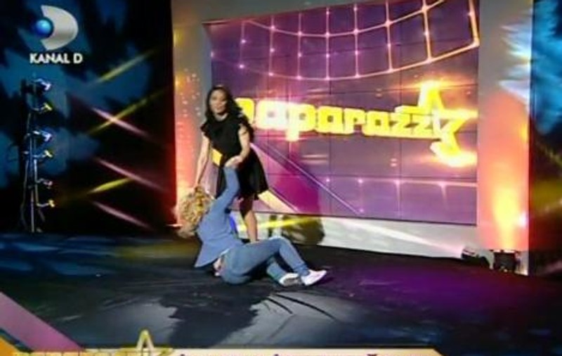 Adelina Pestrițu și-a luat-o de 1 aprilie! Vezi cum i-au copt-o colegii! 