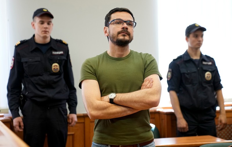 Activistul rus Ilia Iașin, vizat de o anchetă penală, după ce a fost închis. Opozantul urma să fie eliberat miercuri