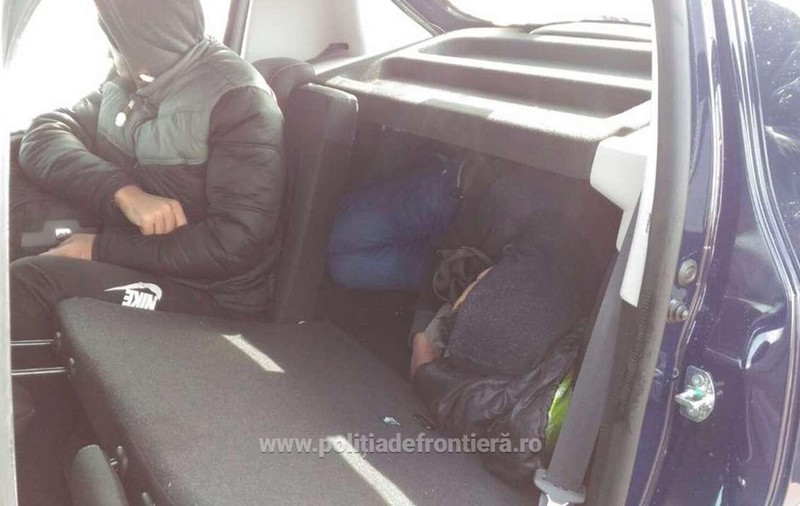 Doi migranți, găsiți într-o mașină încărcată pe platforma unui tren în Arad