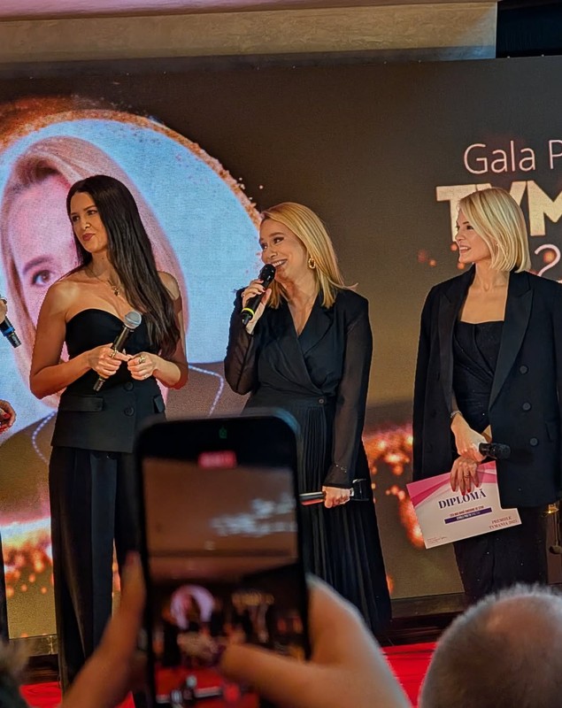 Moment inedit la Premiile TVmania: Shurubel și Bogdan Ciudoiu de la PRO TV au oferit un premiu pentru „SuperNeatza cu Răzvan și Dani”, emisiune de la Antena 1