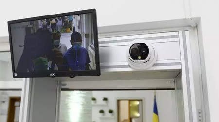 În Republica Moldova, sistemul de supraveghere audio-video a examenelor naționale a fost implementat în anul 2013. Foto: Shutterstock