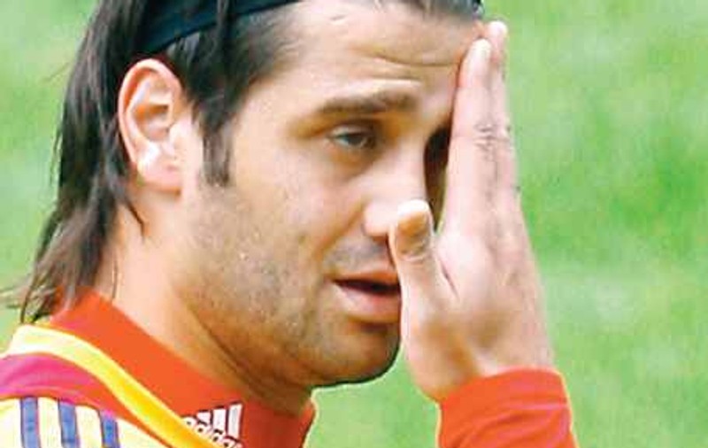 Cristi Chivu: «Mi-e  rău! Sunt bolnav! Abia merg!»