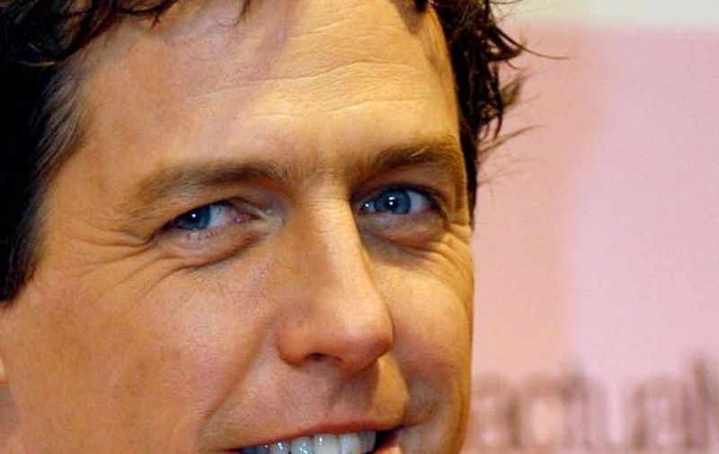 Actorul Hugh Grant împlineşte astăzi 50 de ani