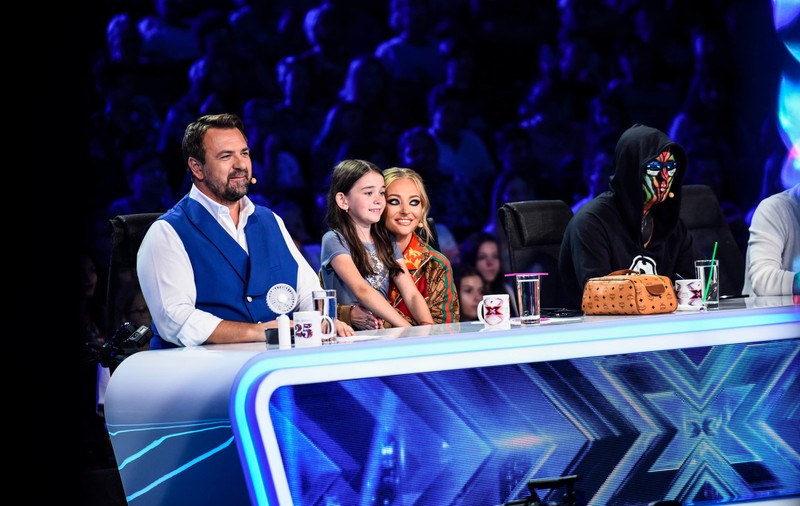 Delia, emoționată  în culisele X Factor. ”Nu-mi place să provoc lacrimi copiilor, vreau să zâmbească atunci când mă văd”