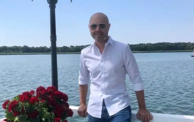 Cum arată iubita lui Mihai Mitoșeru. Imagini cu femeia care l-a cucerit pe prezentatorul TV. „Fără silicoane, fără botox”