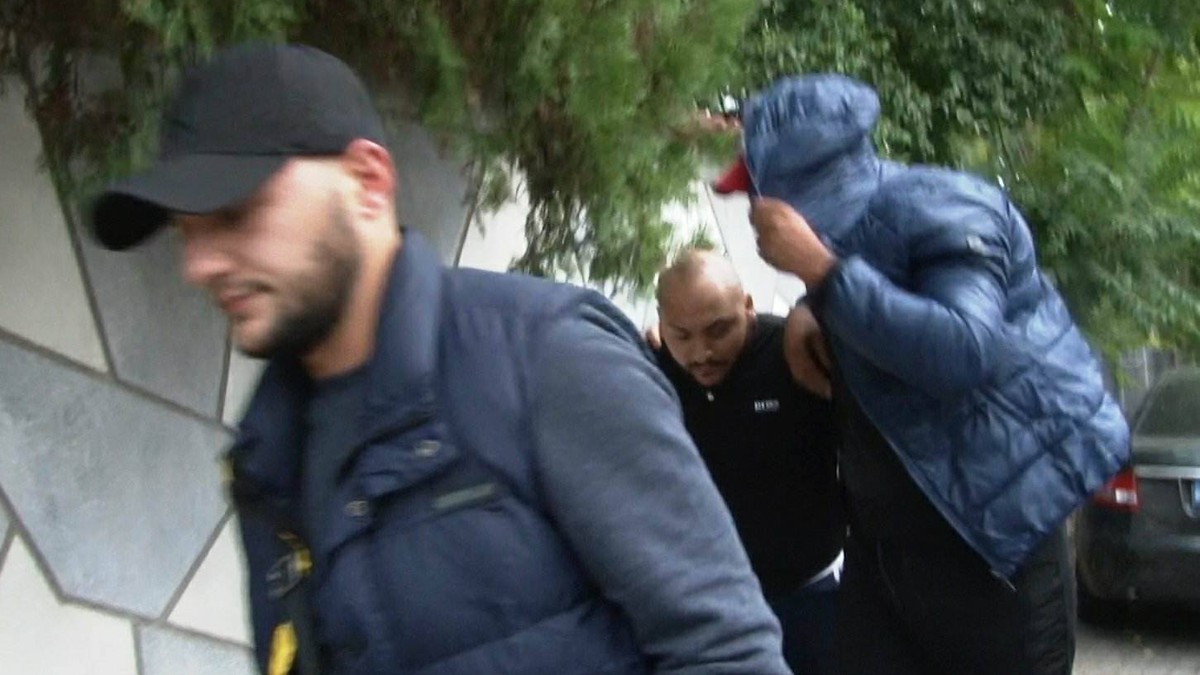 Manelistul Dani Mocanu, săltat de mascați într-un dosar de proxenetism