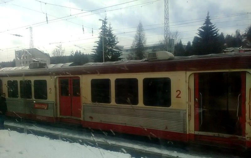 Trafic feroviar îngreunat pe Valea Prahovei, la Valea Largă. Se circulă pe un singur fir