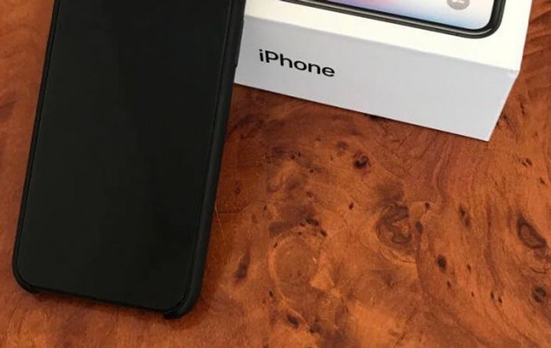 O mamă și fiul ei au ajuns în arest după ce au declarat furat un Iphone X. Cum s-a întâmplat totul