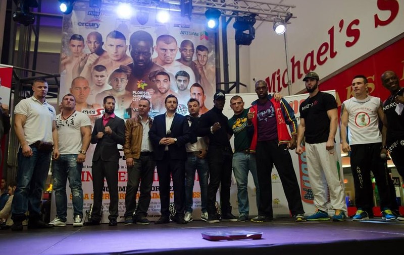 Coloşii din Superkombat se vor confrunta înaintea marii finale de la Galaţi
