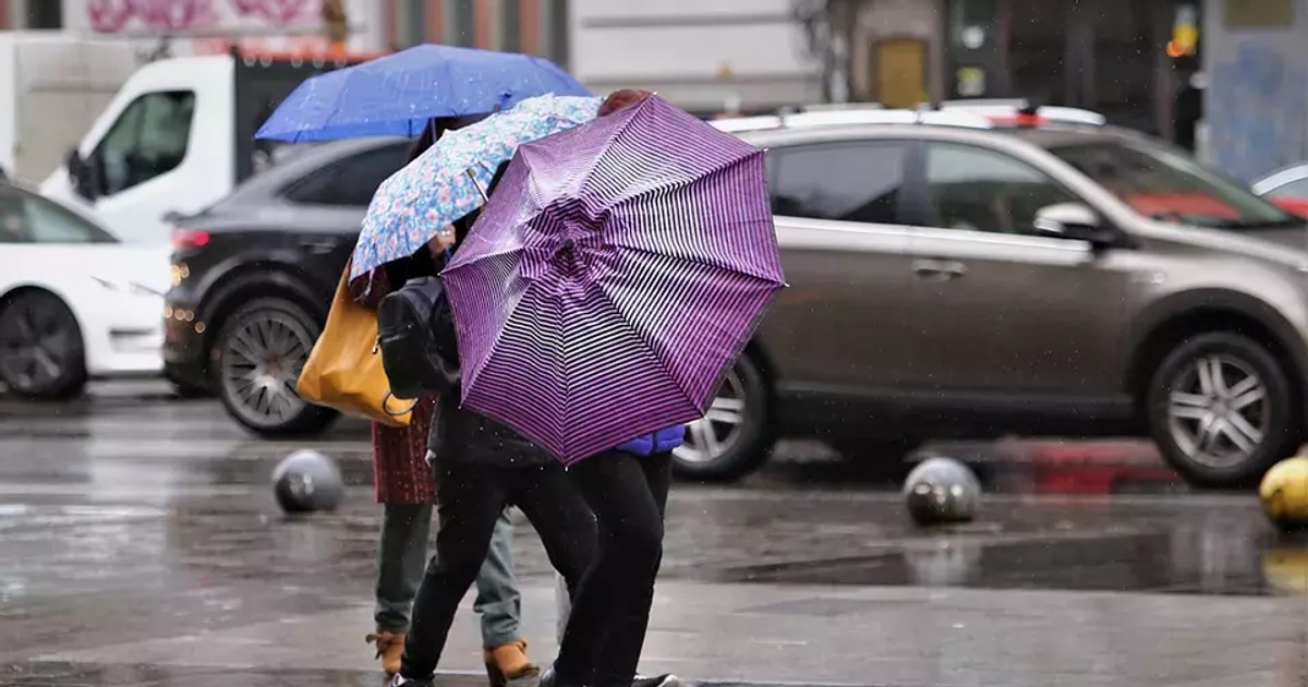 VIDEO Ploi și ninsori în mare parte din țară. Meteorologii au emis noi avertizări meteo cod portocaliu și cod galben - HARTĂ