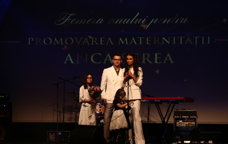 Anca Serea este Femeia Anului 2017 pentru Promovarea Maternității, premiată de Revista Avantaje la Gala Femeii Anului 2017