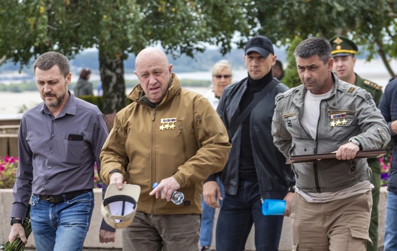 „Bucătarul lui Putin”, Evgheni Prigojin, îl laudă pe Volodimir Zelenski: „Un tip ferm, încrezător în sine, pragmatic și arătos”