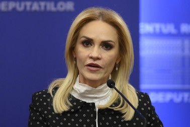 Gabriela Firea, ministrul Familiei, participa la conferinta de presa a liderilor coalitiei de guvernare pentru prezentarea pachetului de masuri ''Sprijin pentru Romania'', la Palatul Parlamentului, luni, 11 aprilie 2022. EDUARD VINATORU / MEDIAFAX FOTO