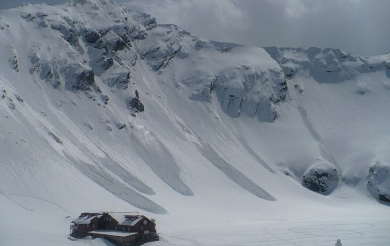 Risc foarte mare de avalanșe în Munţii Făgăraş şi Bucegi. Ce recomandări fac salvamontiștii
