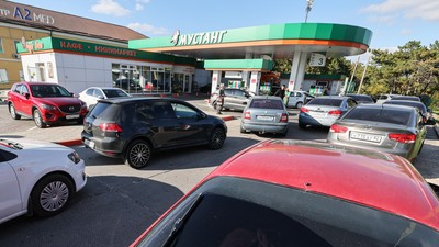 Coadă la o benzinărie din Crimeea Foto: Profimedia