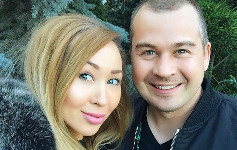EXCLUSIV. Xonia și-a reîntregit familia de Crăciun. El e fratele artistei, care trăiește în Australia