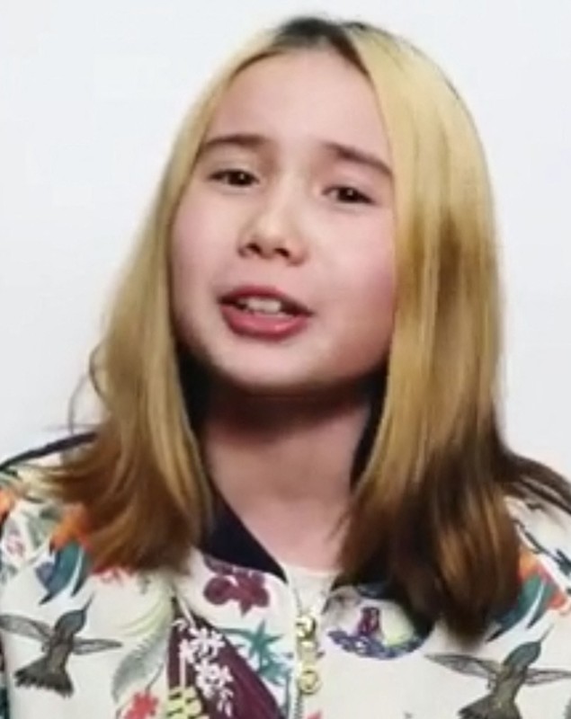 Cine e Lil Tay, care a câștigat un milion de dolari în primele trei ore pe OnlyFans. În 2023 s-a speculat că și-a înscenat moartea pentru publicitate