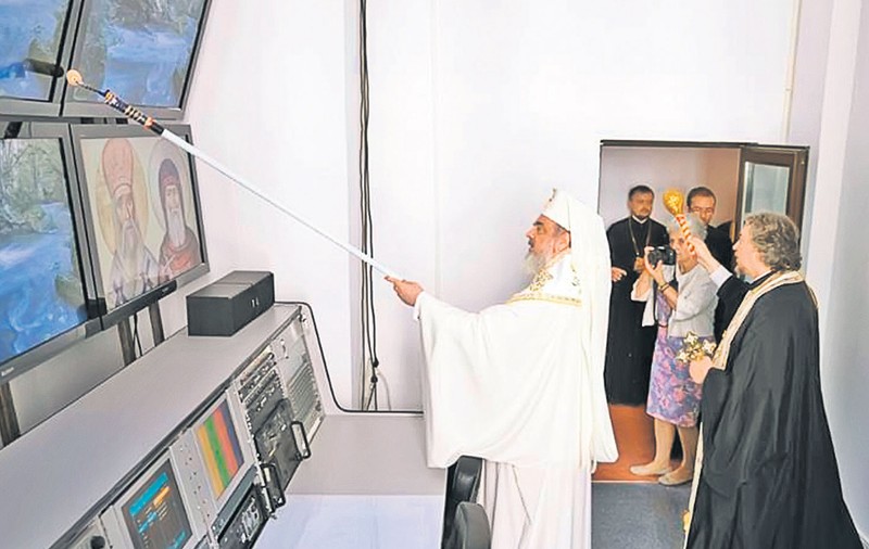 Patriarhul a binecuvântat Facebook-ul | Biserica Ortodoxă Română s-a conectat la internet
