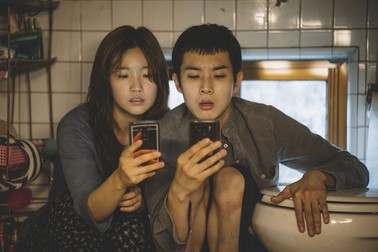 Actorii So-dam Park și Choi Woo-shik în filmul ”Parasite” / Foto: Hepta