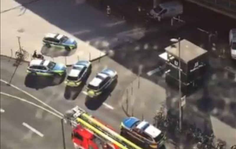 FOTO și VIDEO | Persoana luată ostatică în gara din Koln a fost eliberată. Atacatorul a fost rănit grav