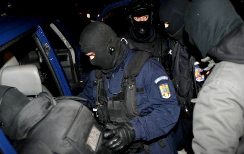 Două clanuri interlope s-au războit pe străzile din Capitală după ce o fată a refuzat să se mărite