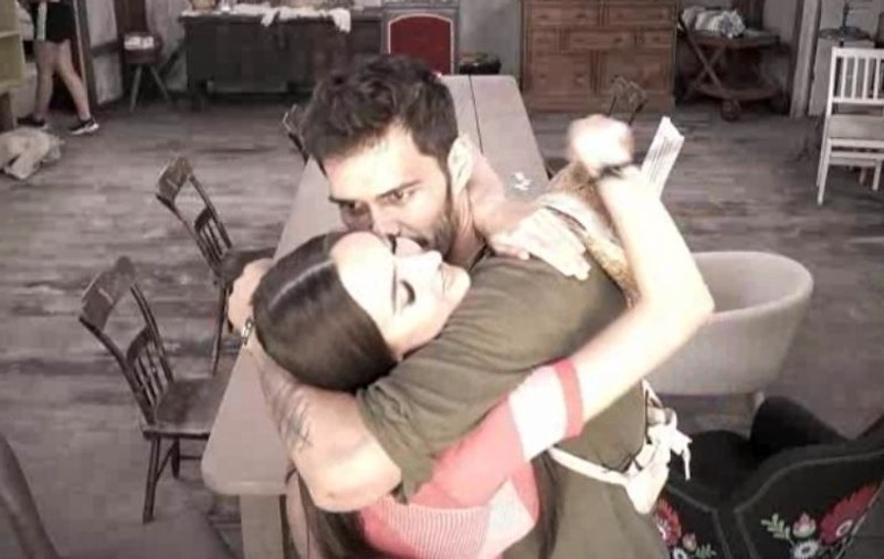 Viviana și-a luat rămas-bun de la George Burcea cu un sărut, după ce a pierdut duelul la “Ferma”. Actorul a promis că o caută atunci când ajunge acasă