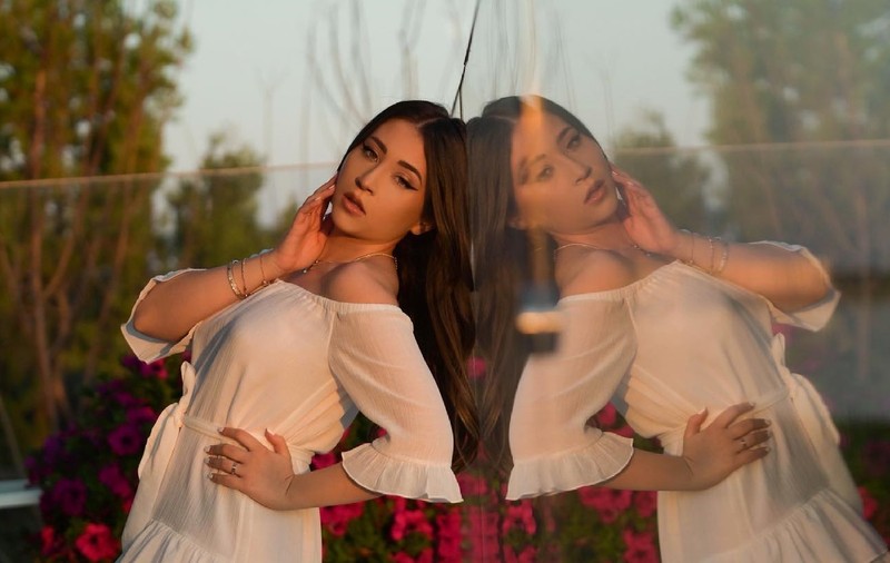 Cum arată Nicole Cherry în cel de-al doilea trimestru de sarcină. Artista a purtat cea mai scurtă rochie la un eveniment