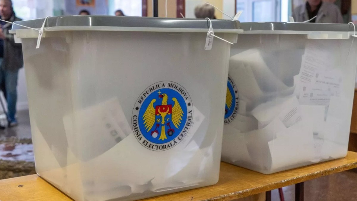 Urne de vot pentru alegerile prezidențiale în Republica Moldova
