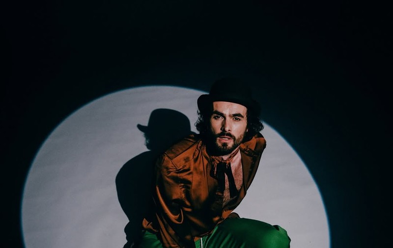 Un artist român a stat izolat 9 luni într-o cabană cu șoareci, fără conexiune cu lumea exterioară: „Învățam să trăiesc într-un ritm complet diferit”