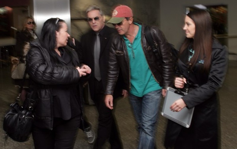 Antonio Banderas a rămas fără bani! I-au furat portofelul pe aeroportul din Budapesta! FOTO