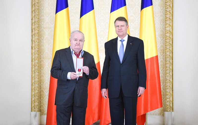 UPDATE / Cristian Țopescu, decorat de președintele Iohannis, la împlinirea a 80 de ani