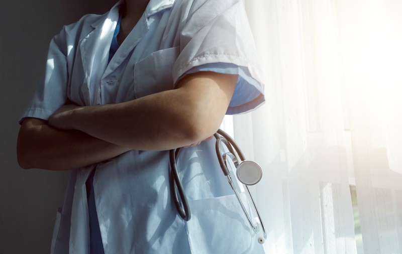 Primele reţineri în cazul diplomelor false de asistenți medicali, obținute de italieni. Cum erau ademeniţi elevii la şcoala din Reghin