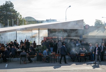 Liberalii s-au răcorit la o apă sau o bere de tensiunea din sală. Plus doi-trei mici