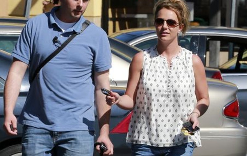 El este noul iubit al lui Britney Spears! Îţi place cum arată? | FOTO