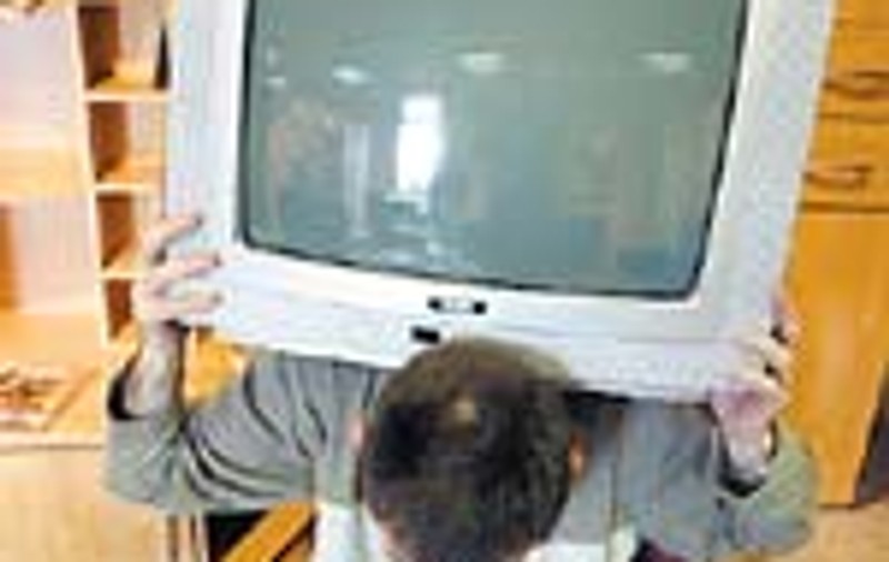 Amenda pentru televizorul aruncat la gunoi