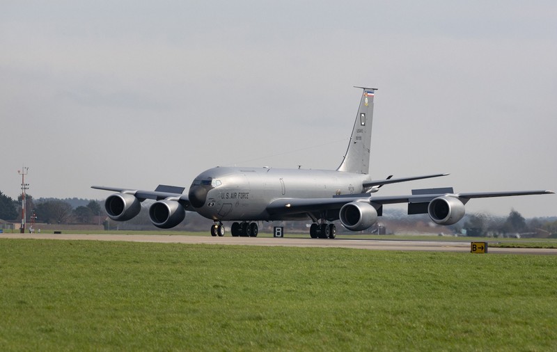 Trei dintre avioanele americane Boeing Stratotanker, staționate în România, au alimentat avioane de luptă, la sud de Cipru
