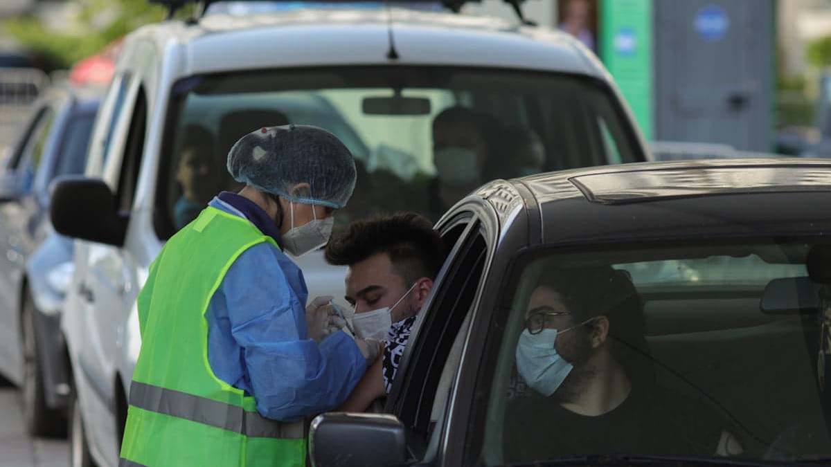 Centrul de vaccinare drive-thru din Piața Constituției Foto: Vlad Chirea