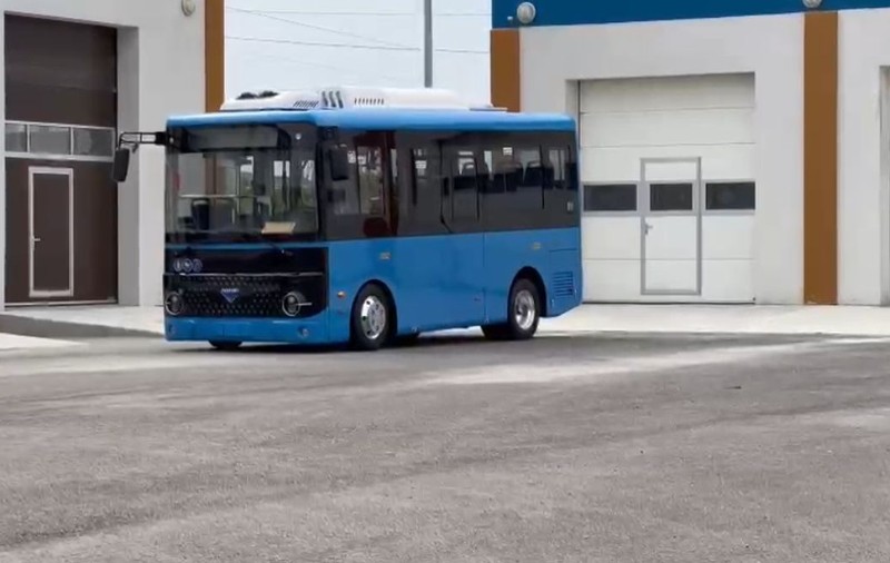În Flămânzi, Primăria a cumpărat autobuze electrice pe care vrea să le folosească pentru a merge într-un sat fără electricitate