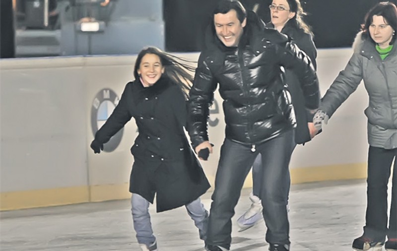 Viorel Moldovan, cu fetița la patinoar! FOTO&VIDEO