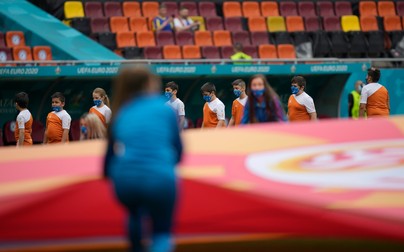 Aducerea copiilor pe stadion a fost sprijinită de oameni de la FRF și UEFA