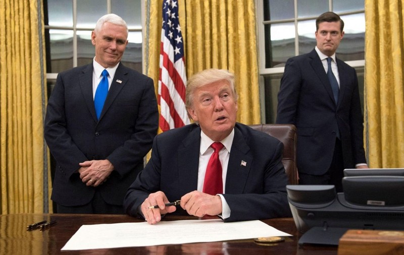 Ce și-au transmis Donald Trump și Joe Biden în timpul întâlnirii de la Casa Albă. Președintele ales a glumit pe seama prezenței lui Elon Musk | VIDEO
