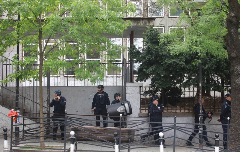 Sârbii care dețin ilegal arme au o lună la dispoziție să le predea fără consecințe penale, au decis autoritățile după recentele atacuri armate