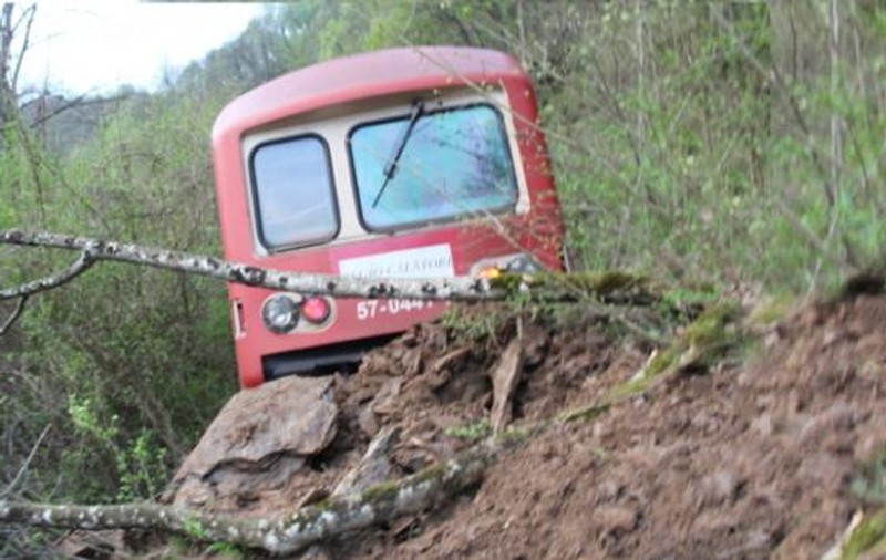 UPDATE/Un tren de pasageri a deraiat în județul Caraș-Severin. Traficul feroviar a fost reluat, dar cu restricție de viteză