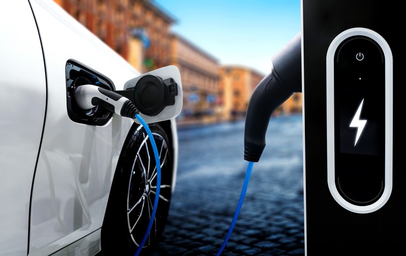 Cum agravează mașinile electrice răul de mișcare