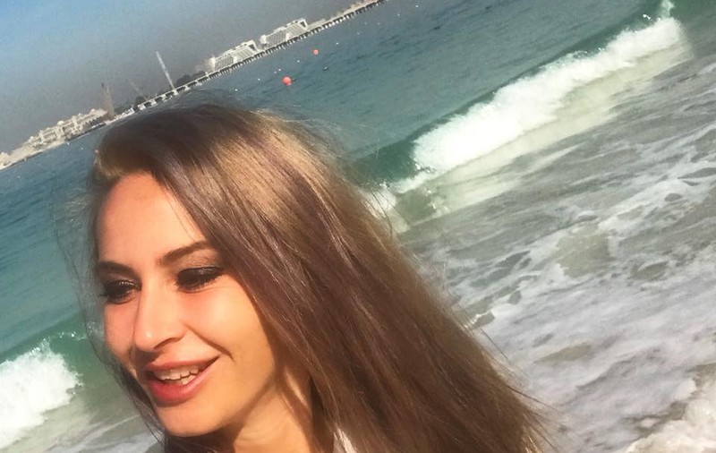 Crina Abrudan face furori în costum de baie. În ce ipostaze provocatoare s-a pozat | FOTO