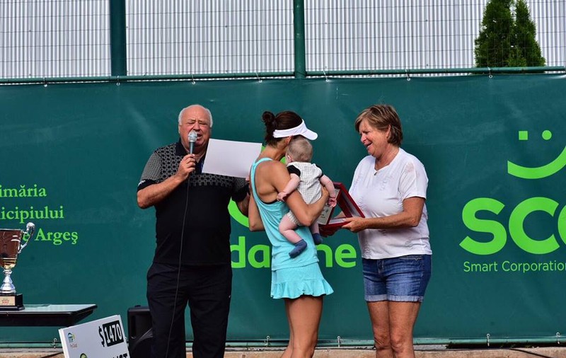 Legendara jucătoare de tenis Hanna Mandlikova a premiat finalistele turneului de tenis Inedit Open Tour. Miriam Bulgaru a învins-o pe Andreea Mitu
