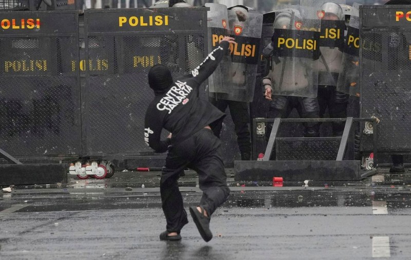 Indonezia, cuprinsă de proteste violente după moartea a trei persoane într-un incendiu la Makassar