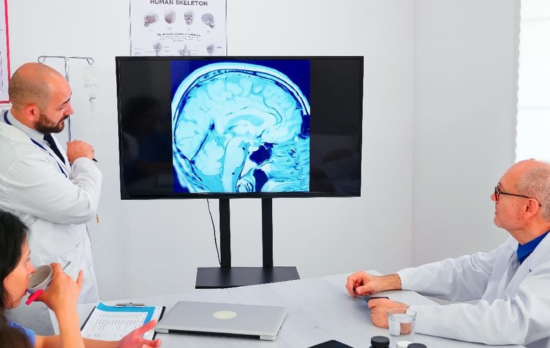 Strigătul de ajutor al pacienților cu distonie neuromusculară care au nevoie de DBS, tehnologia care „repară” creierul
