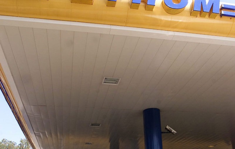 Petrom reduce preţurile carburanţilor cu 3 bani pe litru