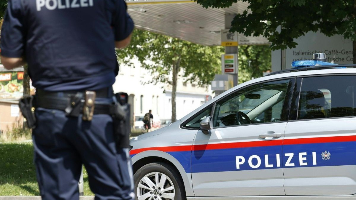 Polițiștii austrieci au reușit să recupereze mai multe biciclete furate și să îi rețină pe suspecți, ghidați pas cu pas de semnalul emis de dispozitivele de localizare Apple AirTag ascunse de proprietari. Foto: Hepta